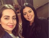 هبة مجدى لـ رانيا يوسف: استمتعت جدا بالعمل معكى فى فيلم حب إيه