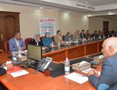 محافظ مطروح يبحث مع مدير جهاز المشروعات الصغيرة توفير مزيد من فرص العمل