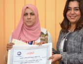 محافظ دمياط تكرم بطلتى العالم فى رفع الأثقال للمكفوفين