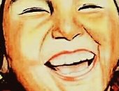 طالبة تبدع فى رسم اللوحات الفنية بأقلام الرصاص وألوان الخشب