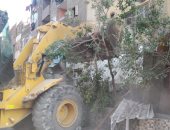 صور.. حملات بأحياء الشرابية والنزهة لإزالة الإشغالات