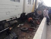 مصرع 3 أشخاص وإصابة 4 آخرين فى تصادم قطار وجرار زراعي بالغربية