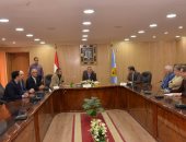 محافظ أسيوط يلتقى بعض المستثمرين لبحث إنشاء فرع لإحدى السلاسل التجارية الشهيرة