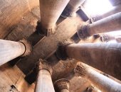 الآثار تبدأ أعمال ترميم معبد إسنا بالأقصر لإظهار  ألوان الرسومات على الأعمدة