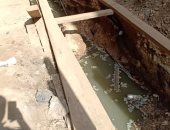 انقاذ طفل من حفرة 2 متر بسبب ترك حفر الصرف الصحى بالمنيب