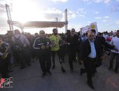 المغامر عمر حجازى يصل الأهرامات بعد رحلة الأيام الـ10 ووزير الرياضة فى استقباله