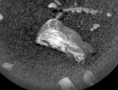 صور.. ناسا تكتشف جسما غريبا لامعا على المريخ.. تعرف عليه