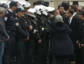 فيديو.. ماكرون يتفقد تلفيات قوس النصر بباريس فور عودته من قمة العشرين 