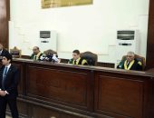 مبارك يتغيب عن محاكمة مرسى بـ"اقتحام الحدود" والمحكمة تخطره للمرة الثانية 