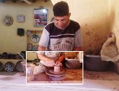 صور.. عندما يُعشق "الفخار".. عبد الحكيم 28 سنة فى المهنة من تلميذ بمدرسة إيفيلين السويسرية لصاحب إحدى أكبر ورش الخزف والفخار بالفيوم.. ويؤكد: "بعلمها لأولادى.. والأجانب يقصدوا منتجاتى عند زيارتهم لمصر"