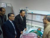 محافظ الشرقية يطمئن على الحالة الصحية لطالبة سقطت من الدور الثالث بالمدرسة