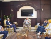 محافظ البحر الأحمر يبحث وضع ضوابط منظمة للرحلات البحرية