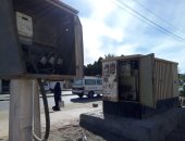 فيديو وصور.. أكشاك كهربائية مكشوفة تهدد حياة المواطنين أمام مستشفى الداخلة