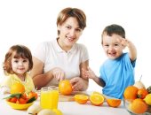 بلاش عصاير مسكرة.. اعرف ازاى تقدم الفاكهة بأشكال مختلفة وصحية أكتر لطفلك 