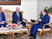 السيسي يؤكد تطلع مصر لمواصلة التعاون مع "داسو" الفرنسية بالصناعات الحربية