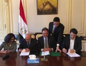 سفير مصر بفرنسا يشهد التوقيع على عقد إنشاء مشروع "دار مصر" بباريس