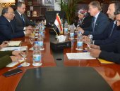 وزير التنمية المحلية يلتقى سفير الاتحاد الأوروبى بالقاهرة لاستعراض عدد من الملفات