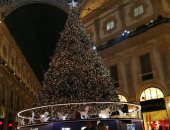 فيديو.. أشجار الكريسماس تزين شوارع ميلانو قبل احتفالات رأس السنة