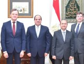 السيسي يؤكد انفتاح مصر للتعاون مع "مرسيدس بنز" فى تصنيع سيارات كهربائية