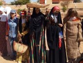 صور ..تعليم الوادى الجديد يدشن اوبريت استعراضى لتطور صناعة الملابس عبر العصور