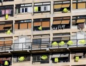 صور.. الغسيل فى فرنسا بقى "لونه أصفر" احتجاجا على خطط ماكرون الإصلاحية