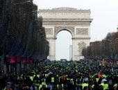 مسئول فرنسى: 31 ألفا من "السترات الصفراء" يتظاهرون فى أنحاء البلاد واعتقال 700