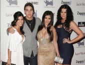 شكلهم متغير خالص.. شوف صورة جمعت عائلة كاردشيان منذ سنوات