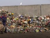 فيديو جراف.. تحول ساحة "سوق قطر المركزى" لمقلب نفايات يهدد بكارثة صحية