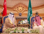 انطلاق أعمال قمة الخليج الـ39 ..الملك سلمان يدعو الخليجيين للحفاظ على مكتسباتهم.. ويؤكد دفاع الرياض عن القضايا العربية والإسلامية فى المحافل الدولية.. وأمير الكويت يطالب بوقف الحملات الإعلامية بين دول الخليج 