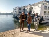 صور.. رئيس مدينة الطود يتابع شحوط مراكب عائمة بنهر النيل أمام جزيرة أرمنت