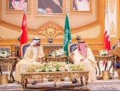 الخليج يقاوم تفشى وباء كورونا.. وقف تداول الصحف الورقية.. تطبيق منظومة التعلم عن بعد.. الكويت تدخل يومها الأول لحظر التجول.. البحرين تشدد إجراءتها.. وعُمان تقلص عدد الموظفين بمقار العمل