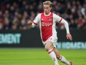 والد دي يونج يكشف اقتراب نجله من الانتقال إلى برشلونة فى الشتاء