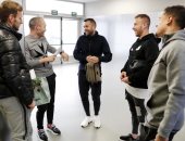 فيديو وصور.. إنييستا يعود إلى برشلونة فى زيارة خاصة 