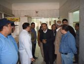 محافظ المنيا يحٌيل 12 طبيبا وموظفا بمستشفى ابوقرقاص للتحقيق