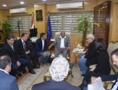 صور.. محافظ أسوان يلتقى بوفد البنك الدولى لمتابعة مشروع الطاقة الشمسية