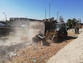 صور.. إزالة تعديات على الأراضى الزراعية وتحرير 199 محضر إشغالات طرق بأسيوط