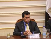أشرف صبحى يتواصل مع محافظ بورسعيد لحل أزمة النادى المصرى