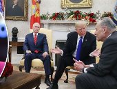 فيديو.. خناقة فى البيت الأبيض.. جدال نارى بين ترامب وزعماء الديمقراطيين بالكونجرس.. الرئيس الأمريكى يهدد بإغلاق الحكومة لتوفير تمويل الجدار الحدودى مع المكسيك.. و"بيلوسى" تكذب تصريحاته بشأن الهجرة غير الشرعية