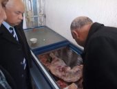 ضبط جزار بعد ذبحه بقرتين نافقتين قبل بيعهما فى بلقاس بالدقهلية