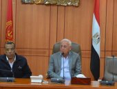 محافظ بورسعيد يوجه برفع كفاءة أعمدة الكهرباء بأحياء المحافظة
