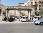 قارئ يطالب بحلول لحوادث عبور الطريق أمام بوابات هضبة الأهرام بطريق الفيوم