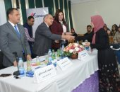 رئيس جامعة أسيوط يكرم طلاب كلية فنون جميلة الفائزين فى المسابقة الإبداعية