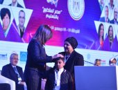 زوجة الشهيد ساطع النعمانى ونجله يشاركان بفعاليات مؤتمر مصر تستطيع