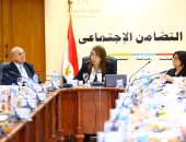 غادة والى تجتمع مع قيادات الهلال الأحمر المصرى لتطوير بنوك الدم