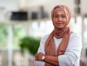 الجارديان: وجود نائبة ترتدى الحجاب فى البرلمان السويدى تحدى لموجة اليمين 