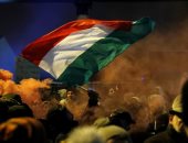 احتجاجات أمام مبنى الإذاعة والتلفزيون فى المجر ضد قانون العمل الجديد