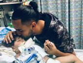 سفارة أمريكا بالقاهرة تمنح يمنية تأشيرة استثنائية لزيارة طفلها المحتضر بكاليفورنيا 