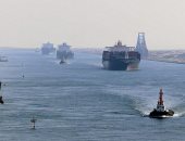 عبور 52 سفينة قناة السويس بحمولة 3.4 مليون طن.. وتفريغ 2500 طن حديد بموانئ بورسعيد