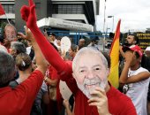 صور.. الآلاف يتظاهرون فى البرازيل للمطالبة بالإفراج عن الرئيس الأسبق دا سيلفا