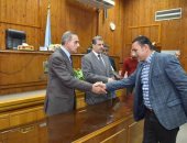 فيديو.. محافظ أسيوط يلتقى المواطنين ويكرم 90 معلمًا وطالبًا بالمدارس الفنية